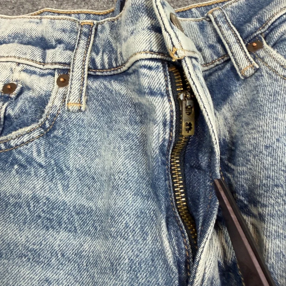 Lucky Brand 223 Straight Leg Jeans Mens 32x32 Light Wash Distressed Denim